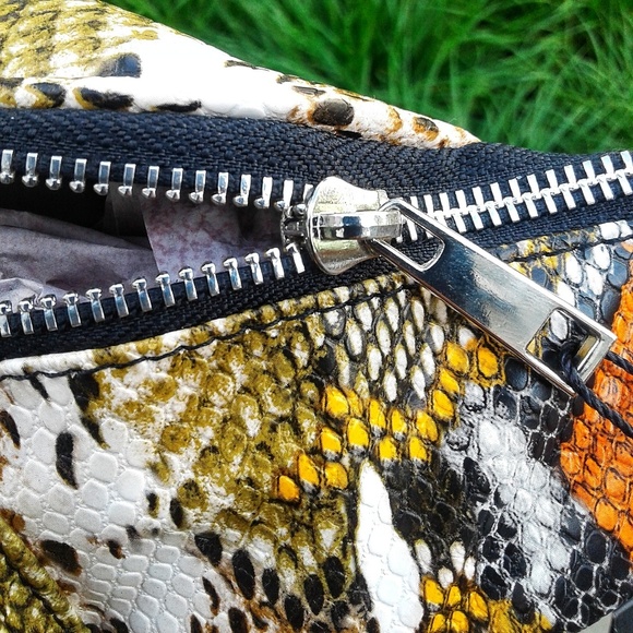 Casey Large Belt Bag Snake Multi Fanny Pack - Picture 4 of 6